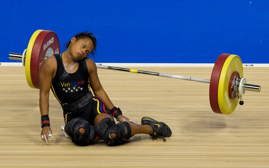 A Venezuelan weightlifter missed an attempt on the clean & jerk Sunday at the Pan Am Games and fell to the ground -- but still managed to snag a silver medal.