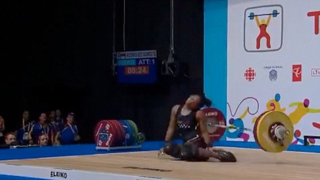 Woman collapses weightlifting at the Pan Am Games