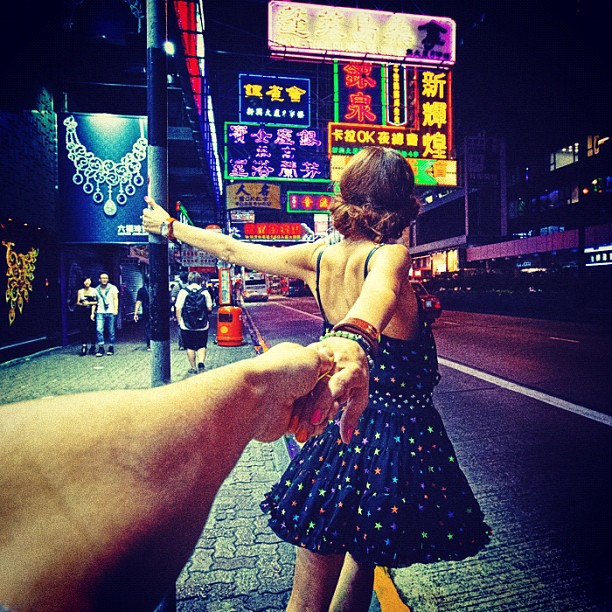 Photographer Captures Girlfriend Leading Him Around the World