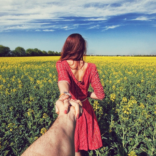 Photographer Captures Girlfriend Leading Him Around the World