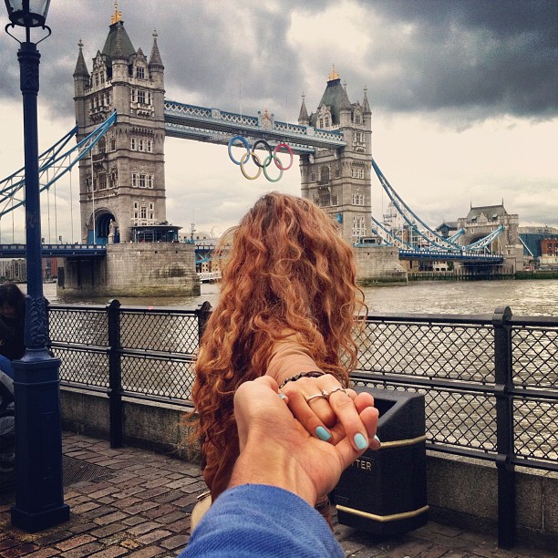 Photographer Captures Girlfriend Leading Him Around the World