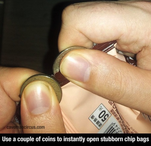 life hack nail - 11213 e Deus cavemancircus.com Use a couple of coins to instantly open stubborn chip bags