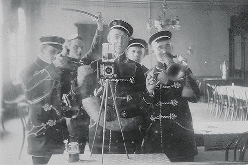 18 Vintage Selfies That Prove We've Always Been Obsessed With Selfies!