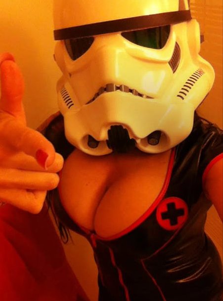 27 Instances Of Sexy Star Wars Cosplay Done Right!