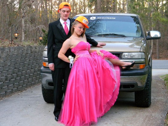 23 Of the most epic redneck prom photos you have to see