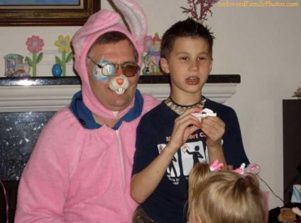 26 Awkward Family Easter Photos!