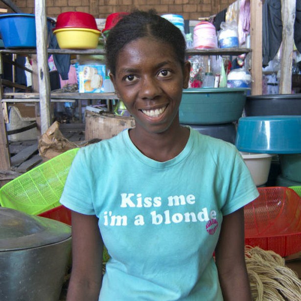 funny donated shirts in africa - Cele Kiss me i'm a blonde
