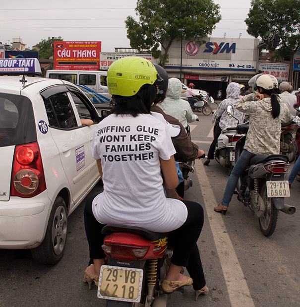 24 People Who Have No Idea What their Shirts Say!