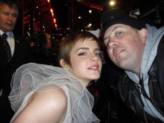 27 Extremely Awkward Celebrity Fan Photos!