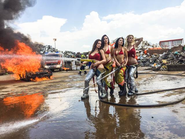 29 Hot Firefighter Girls Will Make You Melt!