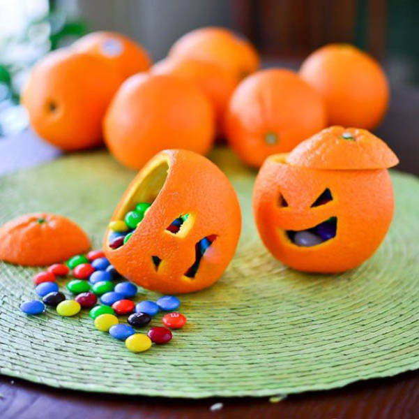 24Neat Hacks To Make Your Halloween Party Awesome!