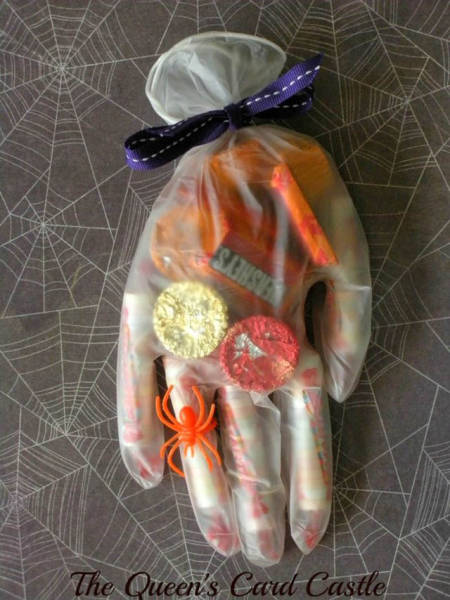 24Neat Hacks To Make Your Halloween Party Awesome!