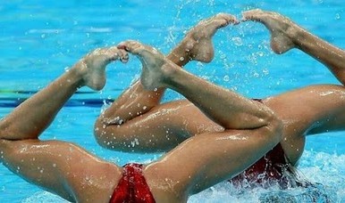 perfectly timed photos of girls