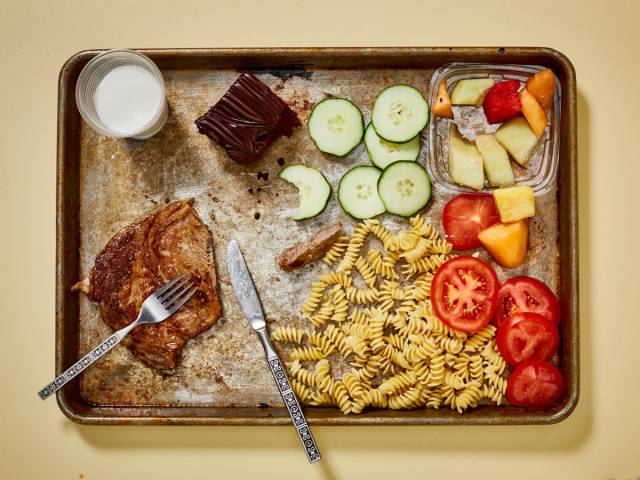 Earl Forrest, 66 years old, Missouri — triple homicide, death by lethal injection in 2016

Steak, pasta, fruit plate, sliced tomatoes and cucumbers, chocolate cake and milk.