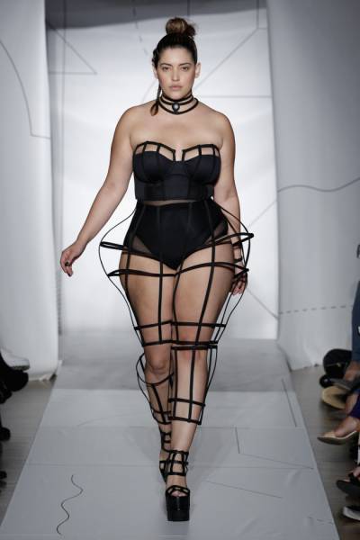 Denise Bidot

This 28-year-old Puerto-Rican model is one of the most popular plus size models. Bidot is proud to be an example for all those women who are heavier than 121 lb (55 kg).