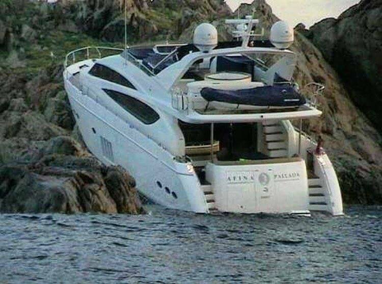 accident yacht - No