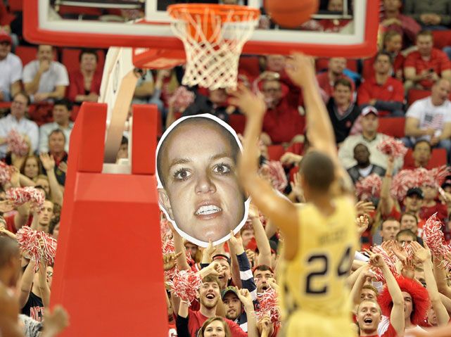 20 The Funniest Free Throw Distractions in College Basketball History