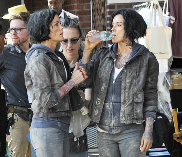 19 Images Of Famous Movie Stars With The Stunt Doubles