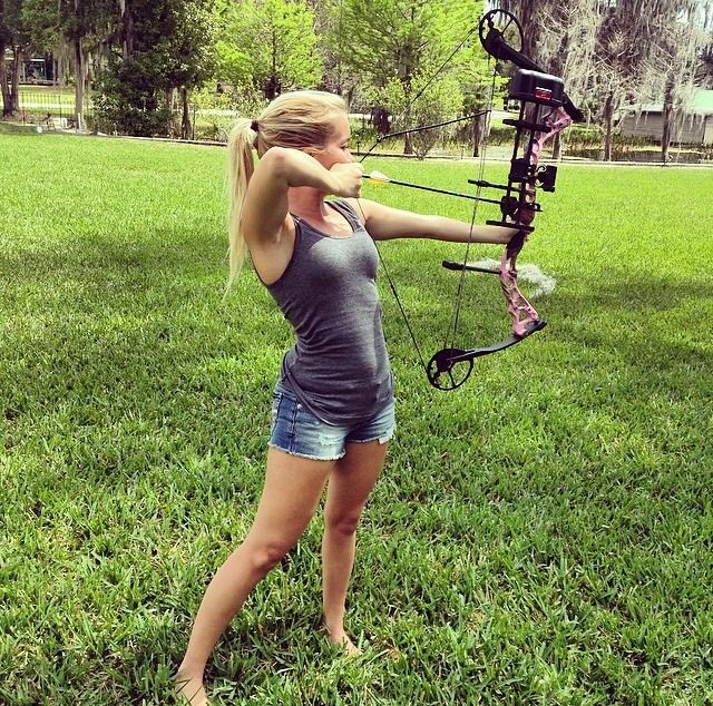 30 Hottest Girls With Bows