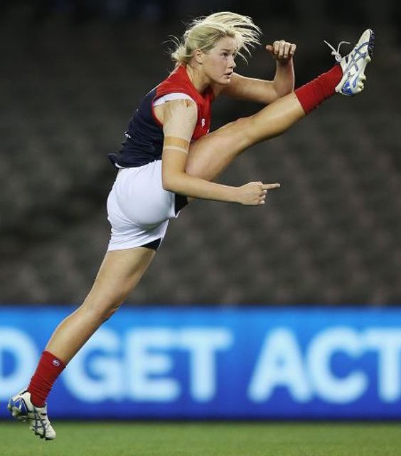 31 Awesome Images Of Women In Sports