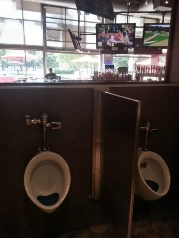 jerome bettis grille bathroom