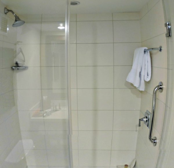 shower with handle on opposite side