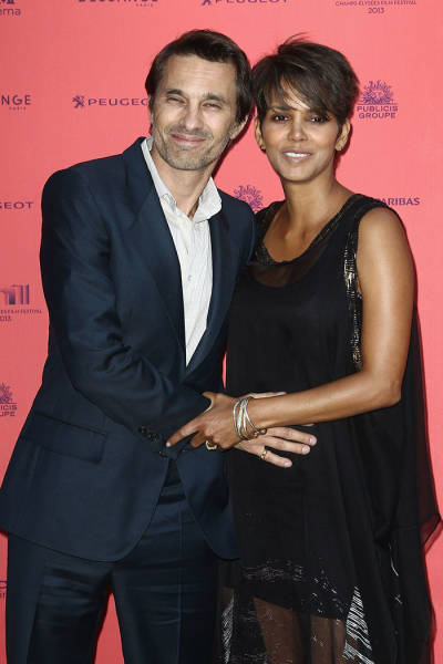 Halle Berry And Olivier Martinez-Love blossomed between Halle and Oliver while filming the movie 'Dark Tide' in 2010. They got married three years later but announced their split in 2015.