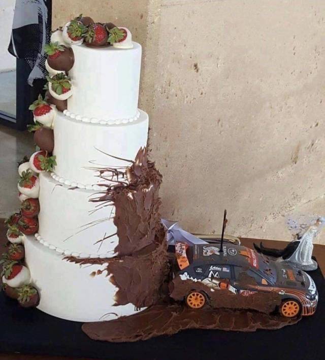 subaru wedding cake