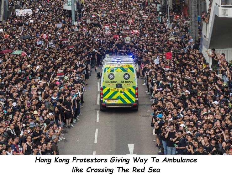 crowd - If Ambucance St John St John Ten Hong Kong Protestors Giving Way To Ambulance Crossing The Red Sea