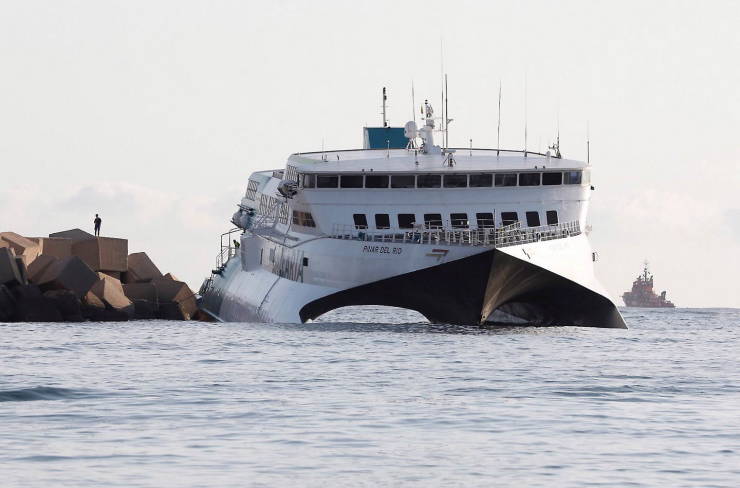 balearia ferry aground - 08