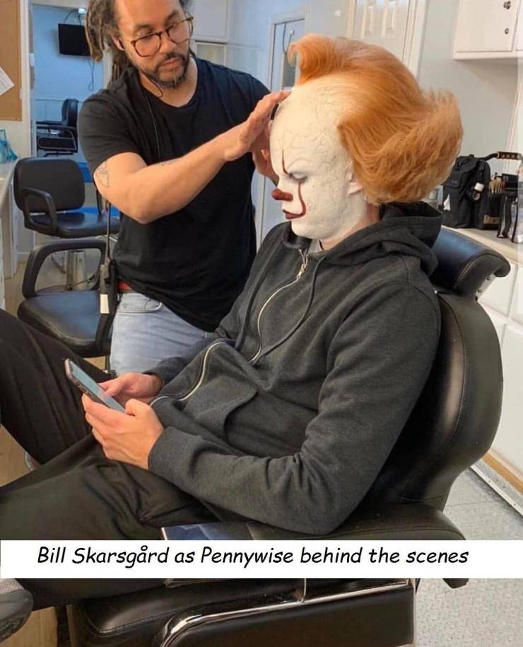 shoulder - Bill Skarsgrd as Pennywise behind the scenes