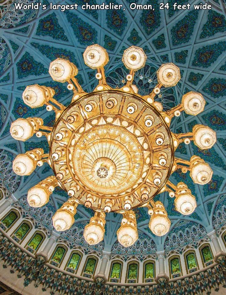 sultan qaboos grand mosque - World's largest chandelier, Oman, 24 feet wide Up