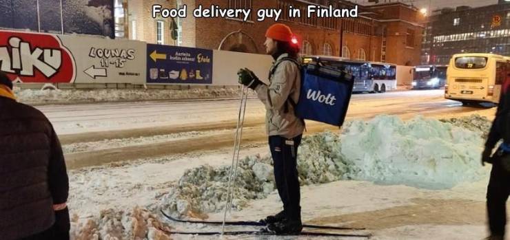snow - Food delivery guy in Finland iku Lounas Art field 1115 Wolt
