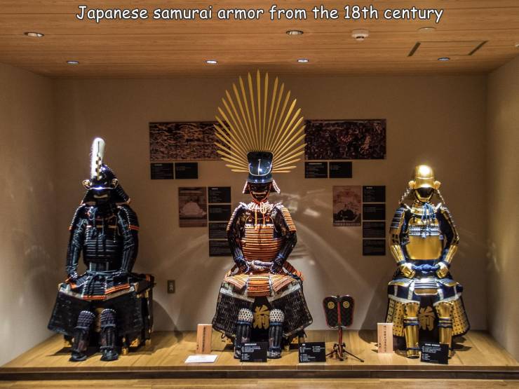 random pics and cool photos - samurai museum - Japanese samurai armor from the 18th century