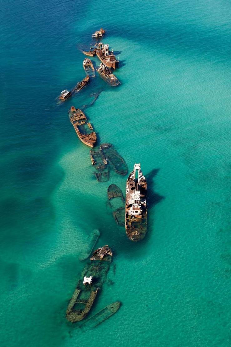 random pics and cool photos - shipwrecks in the bermuda triangle