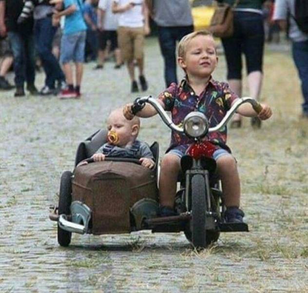 funny pics and memes - kids motorcycle with sidecar