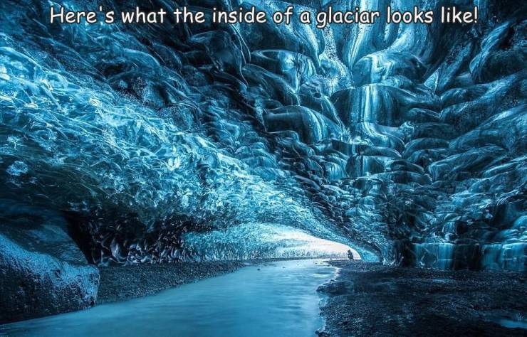 Here's what the inside of a glaciar looks !