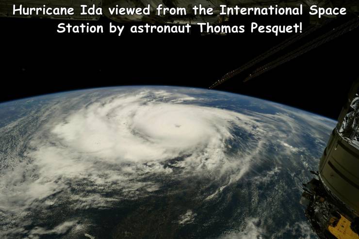 atmosphere - Hurricane Ida viewed from the International Space Station by astronaut Thomas Pesquet!