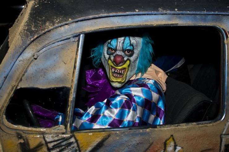 clown creepy van - 1921