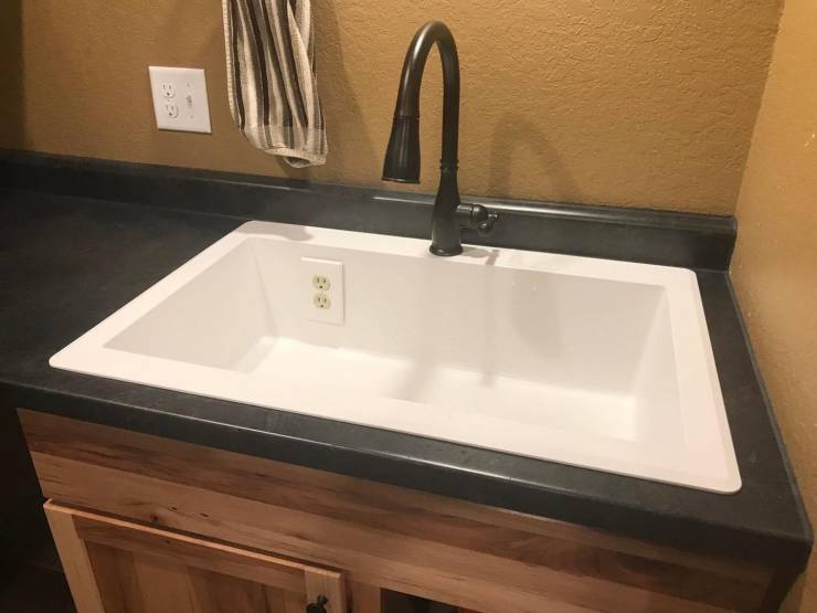 electrical outlet in kitchen sink