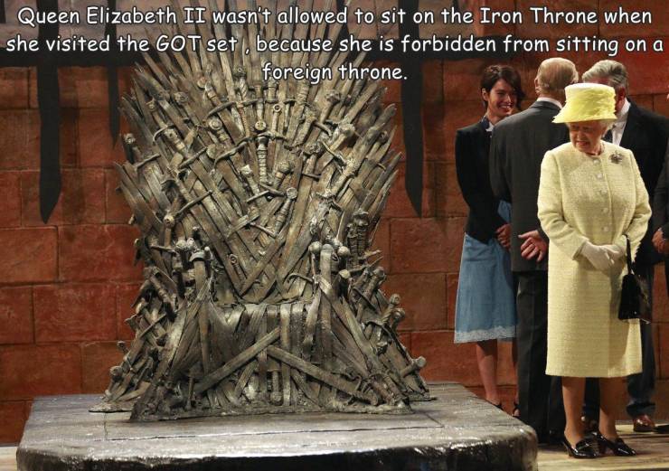 funny photos - queen elizabeth iron throne - Queen Elizabeth Ii wasn't allowed to sit on the Iron Throne when she visited the Got set. because she is forbidden from sitting on a foreign throne. L