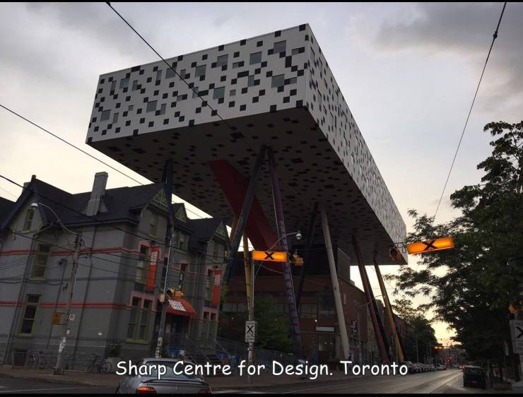 funny photos - art gallery of ontario - Sharp Centre for Design. Toronto