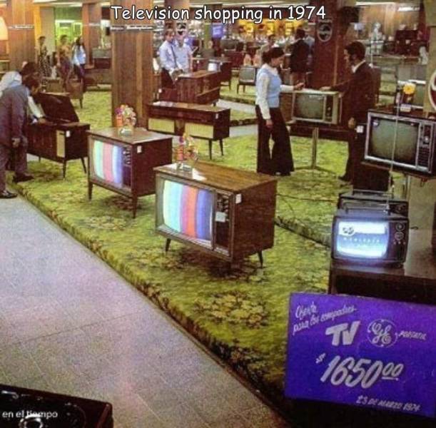 funny photos - 1970s tv store - Television shopping in 1974 00 One le. Tv 165000 Zsaru 1924 en el tingipo