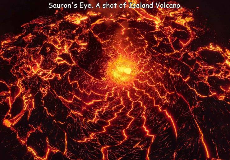 funny photos - special effects - Sauron's Eye. A shot of Iceland Volcano. Op