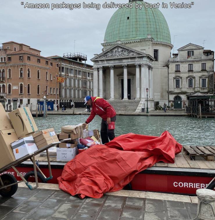 fun killer pics - san simeone piccolo - "Amazon packages being delivered by boat in Venice" Sta Riede Lsp Corriery