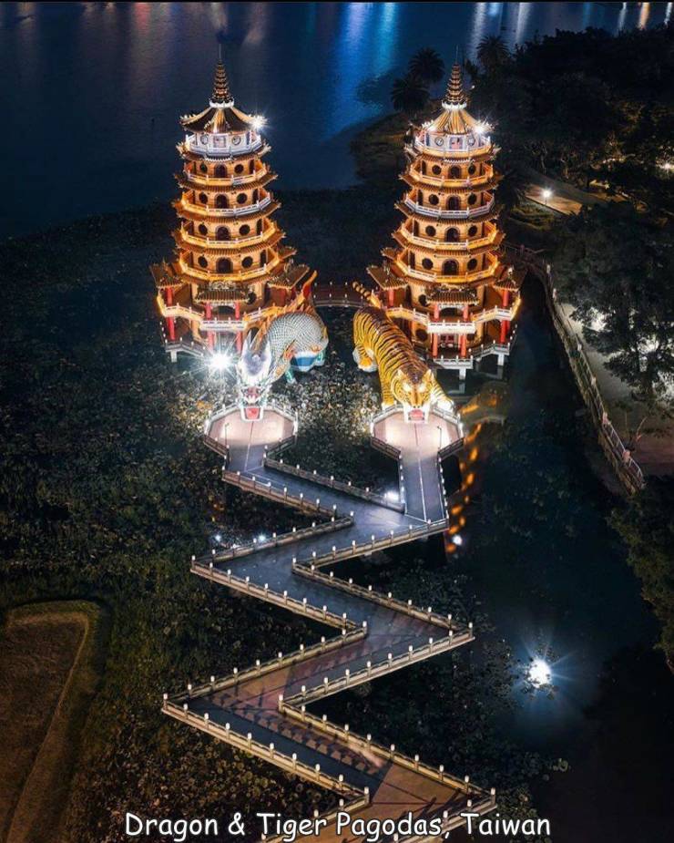 landmark - Fit Dragon & Tiger Pagodas, Taiwan