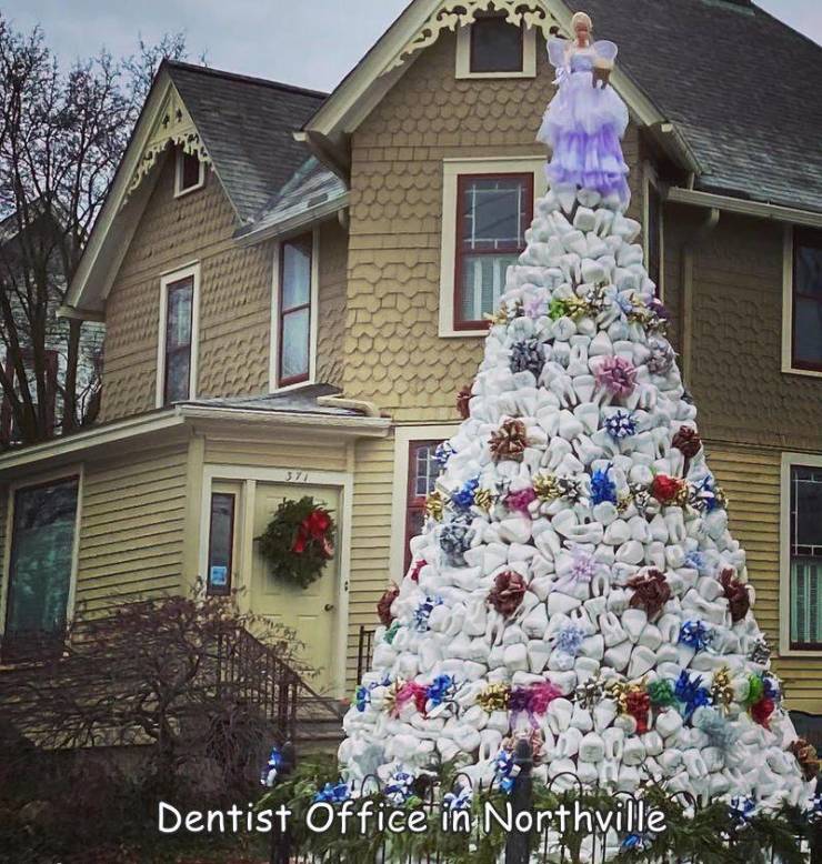 funny randoms - cool photos - christmas tree - Dentist Office in Northville