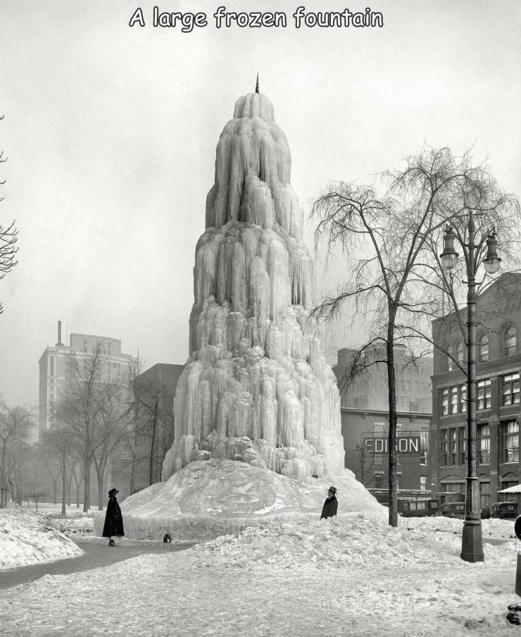 cool photos - ice fountain detroit - A large frozen fountain e Edion