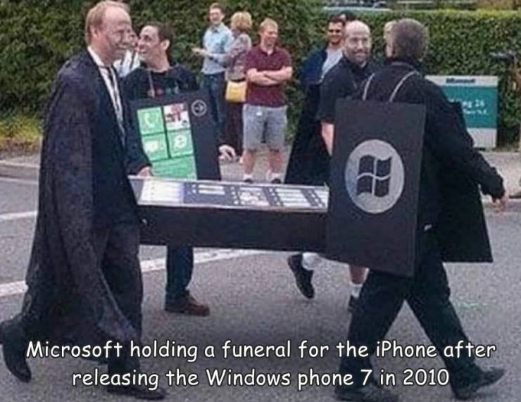 fun randoms - funny photos - microsoft funerale iphone - 2 Microsoft holding a funeral for the iPhone after releasing the Windows phone 7 in 2010