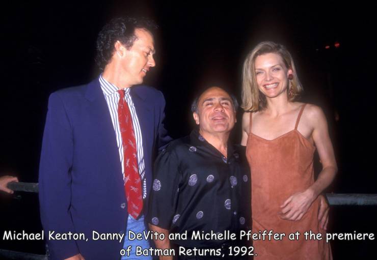 fun randoms - michelle pfeiffer y michael keaton 1992 - Michael Keaton, Danny DeVito and Michelle Pfeiffer at the premiere of Batman Returns, 1992.